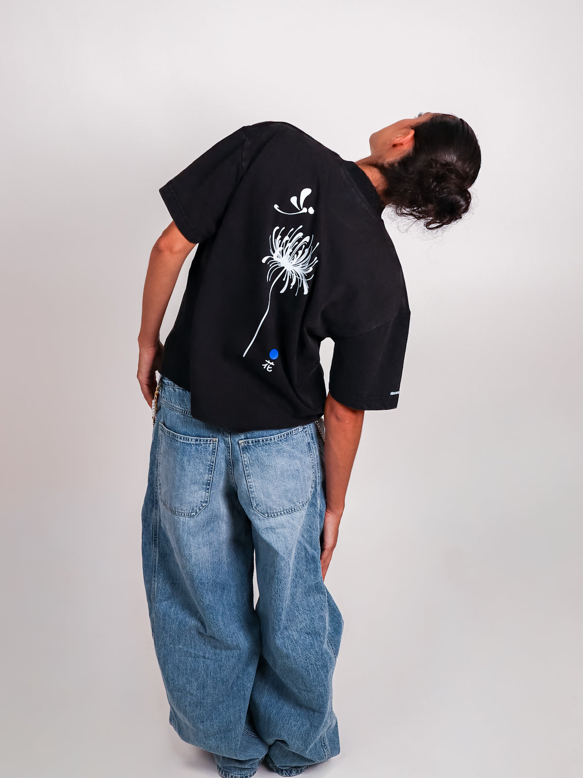 Lycoris tee