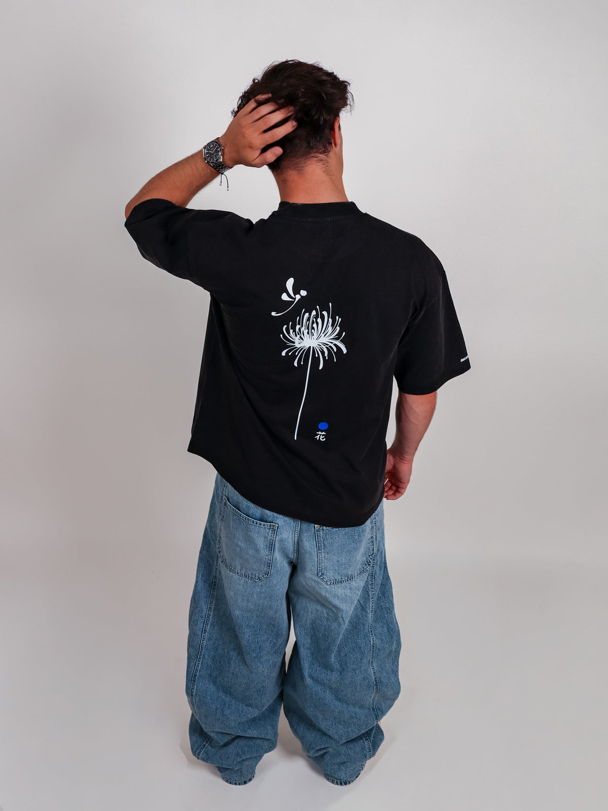 Lycoris tee